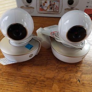 Split screen Motorola Baby Monitor-2 cameras